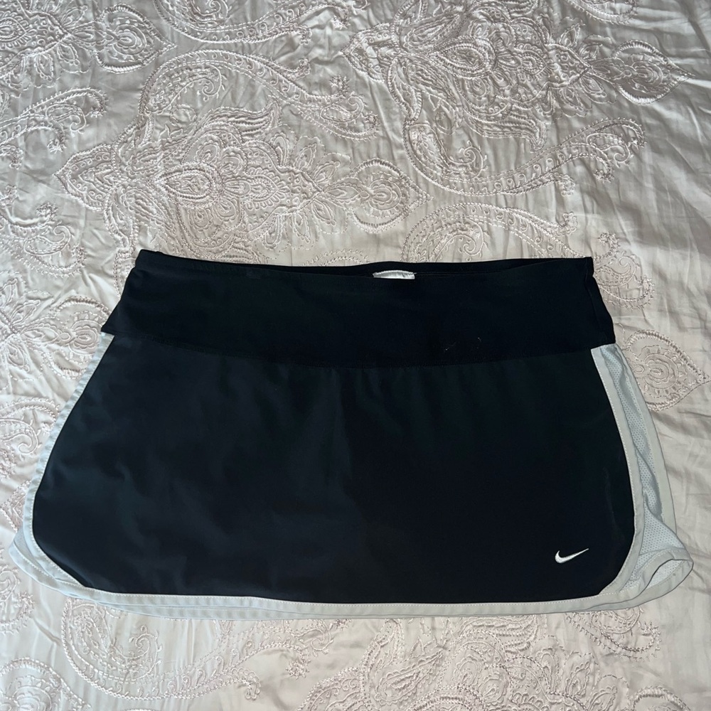 Nike Black & White Mini Tennis Skirt Size L